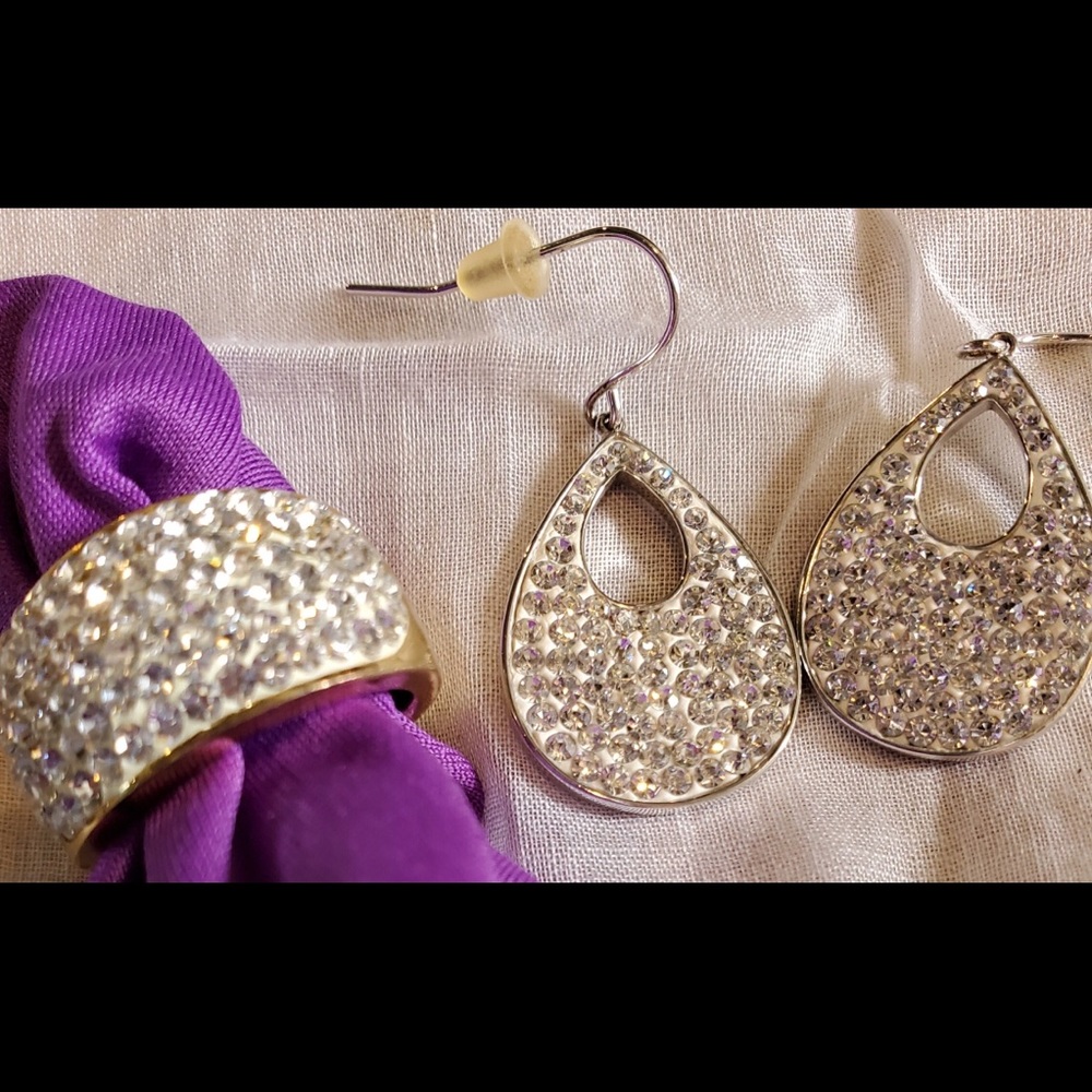 JMC Crystal Gold size 7 Ring / free earrings